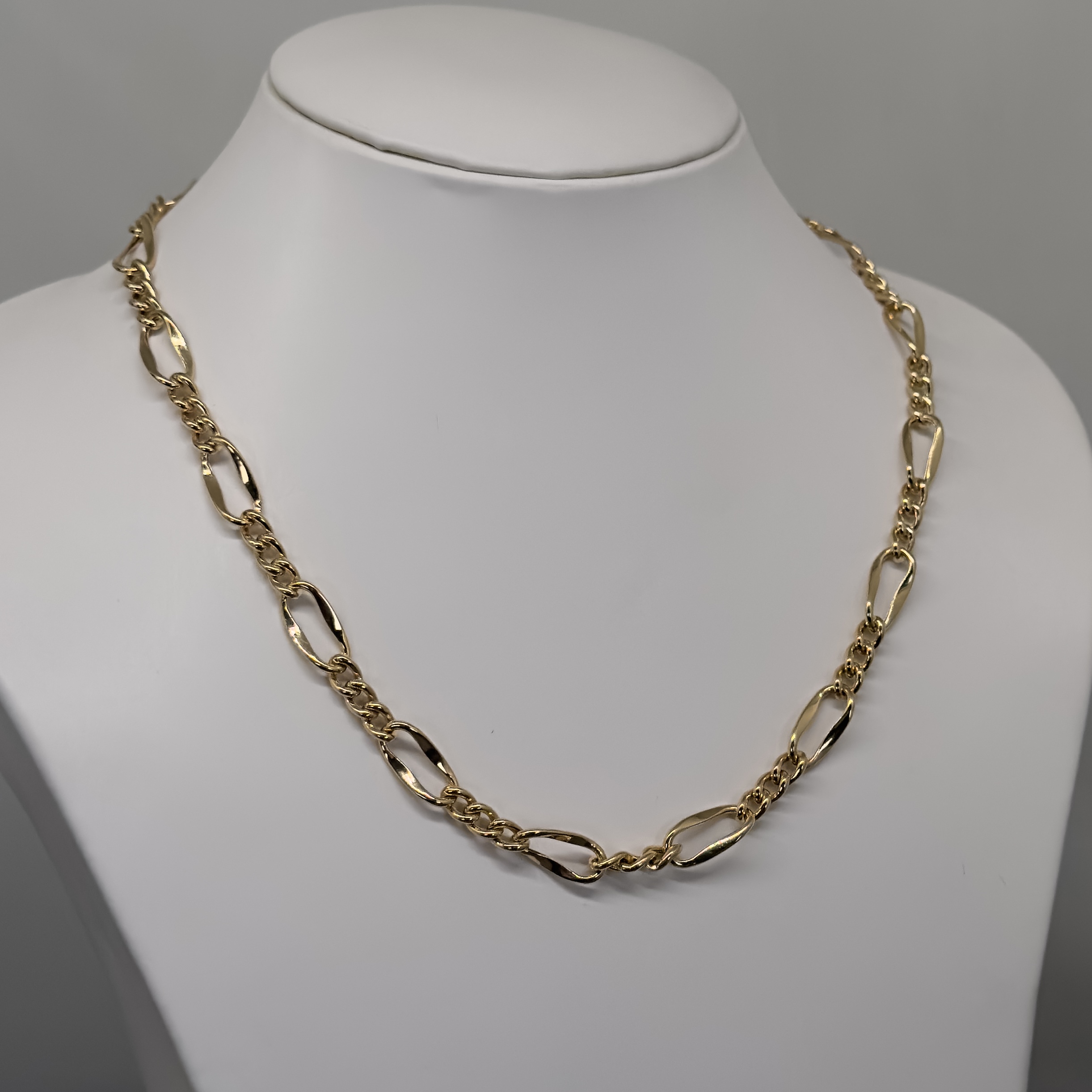 عقد جنزير ذهب