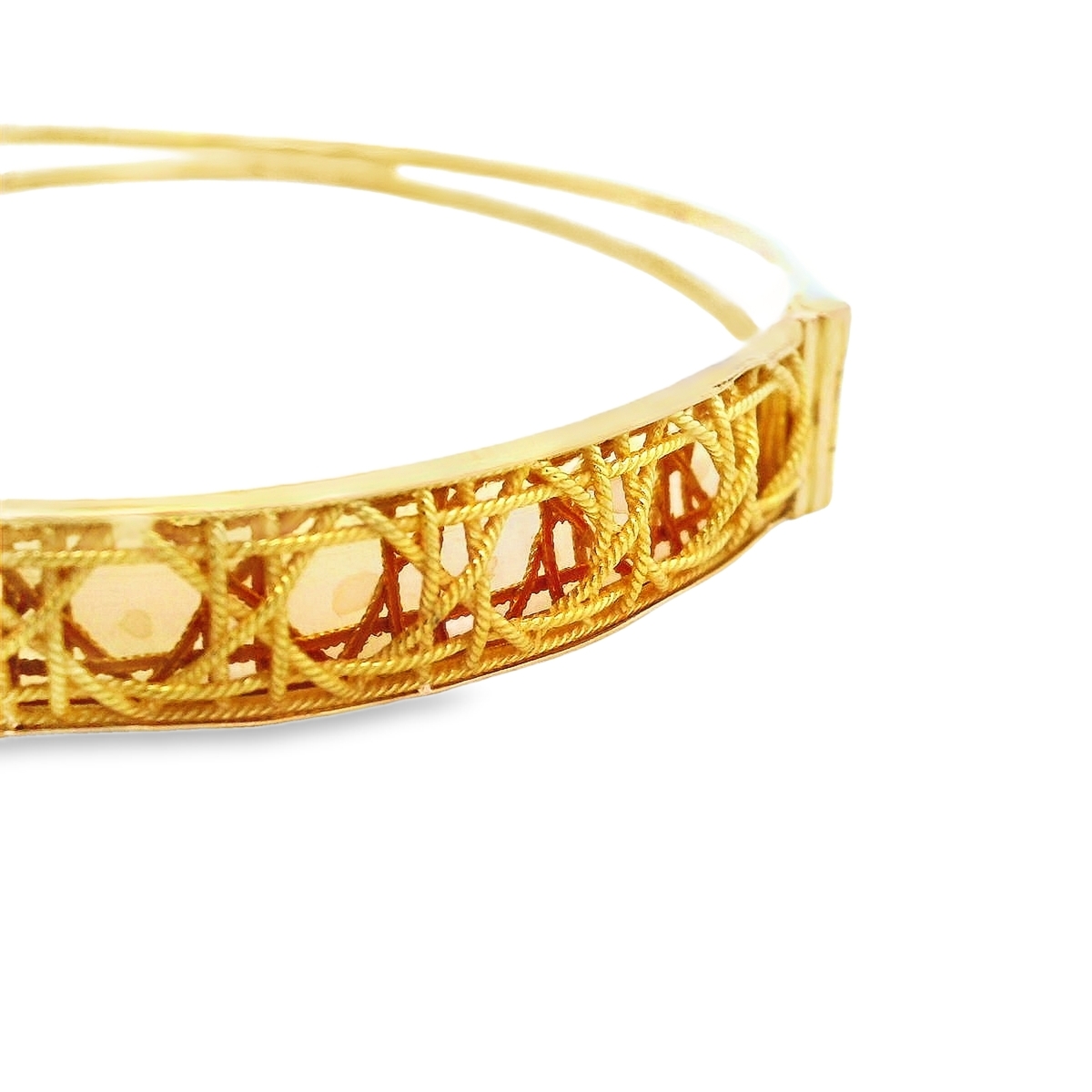 خاتم و سوارة واقفة ذهب بتصميم زخرفي فاخر