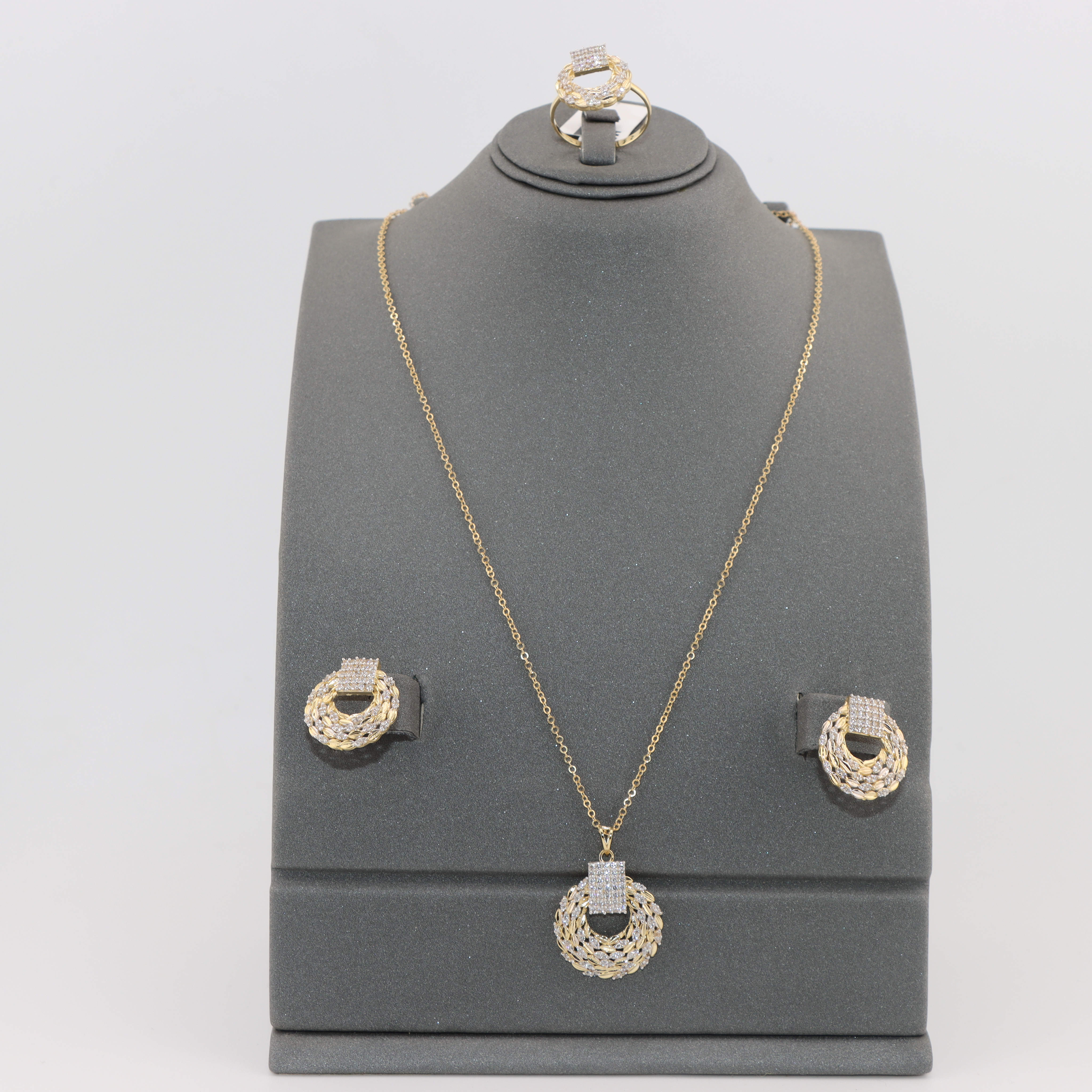 نص طقم 18 قيراط