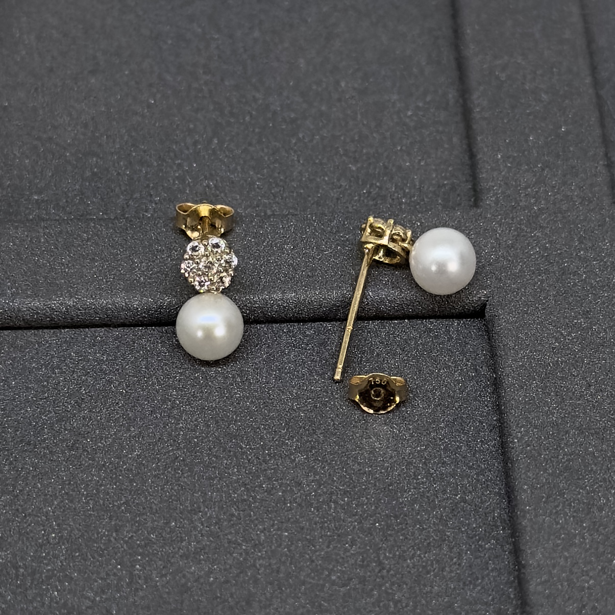 أُنثى – حلق وردة الذهب واللؤلؤ الناعم