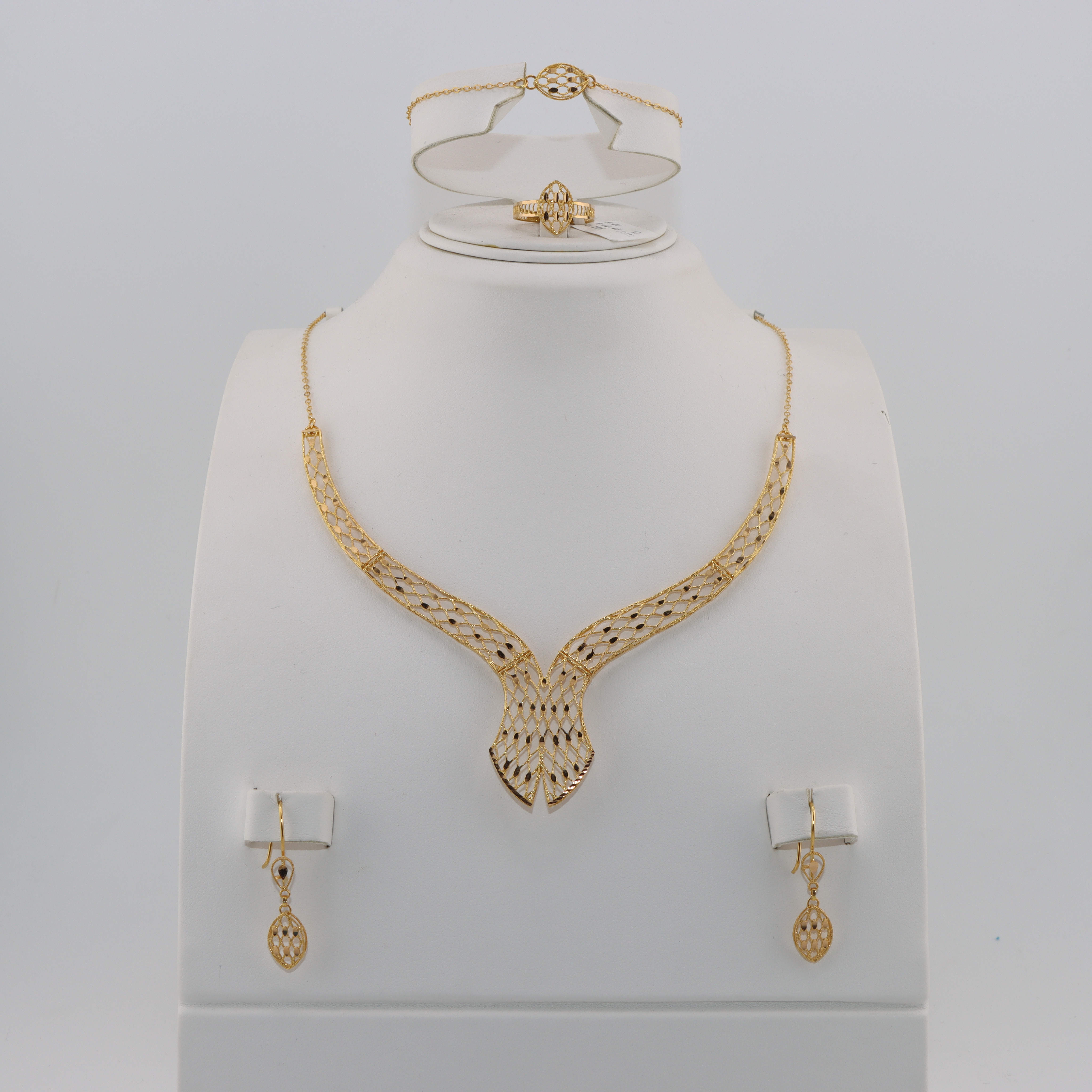 طقم ذهب عيار 21