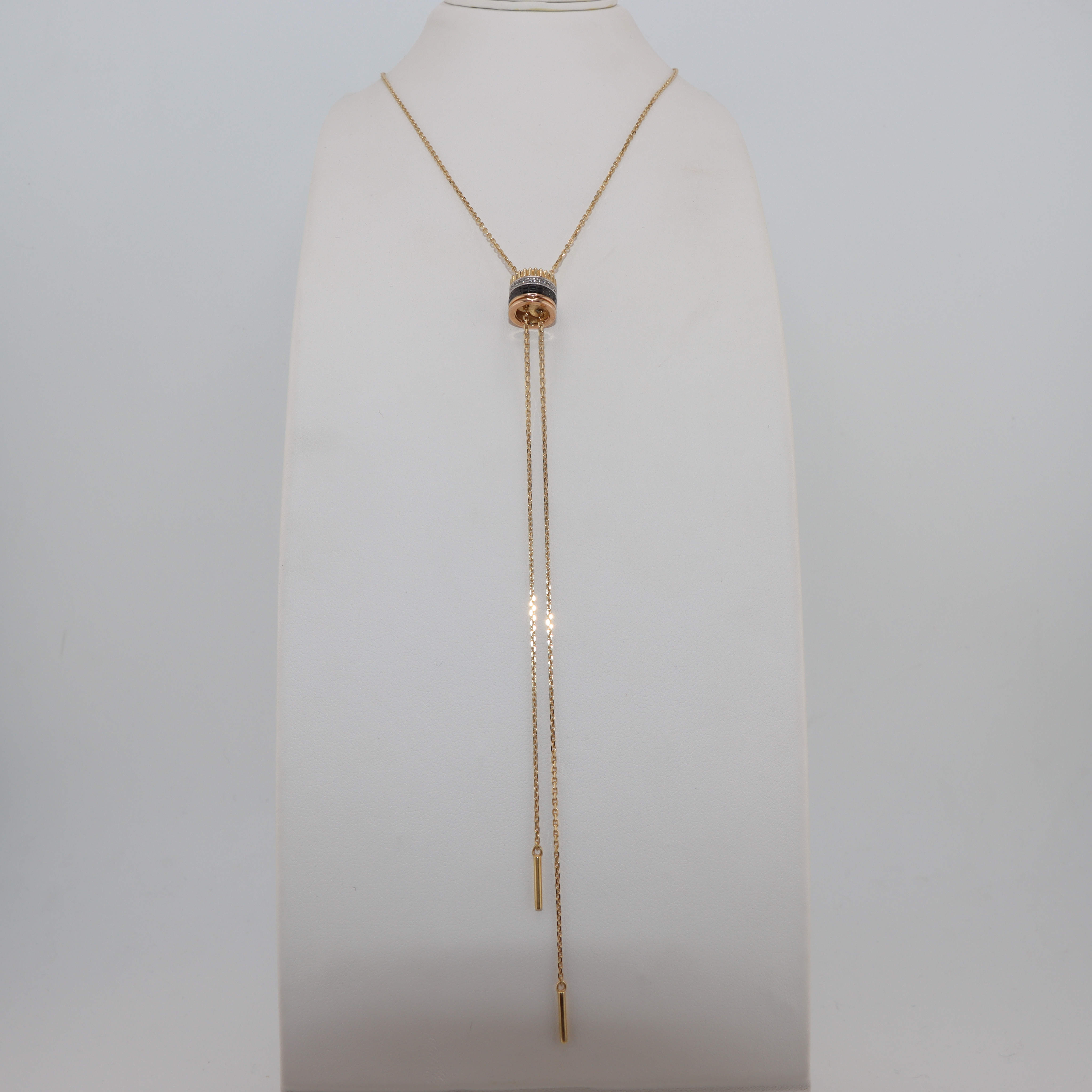 عقد ذهب عيار 18