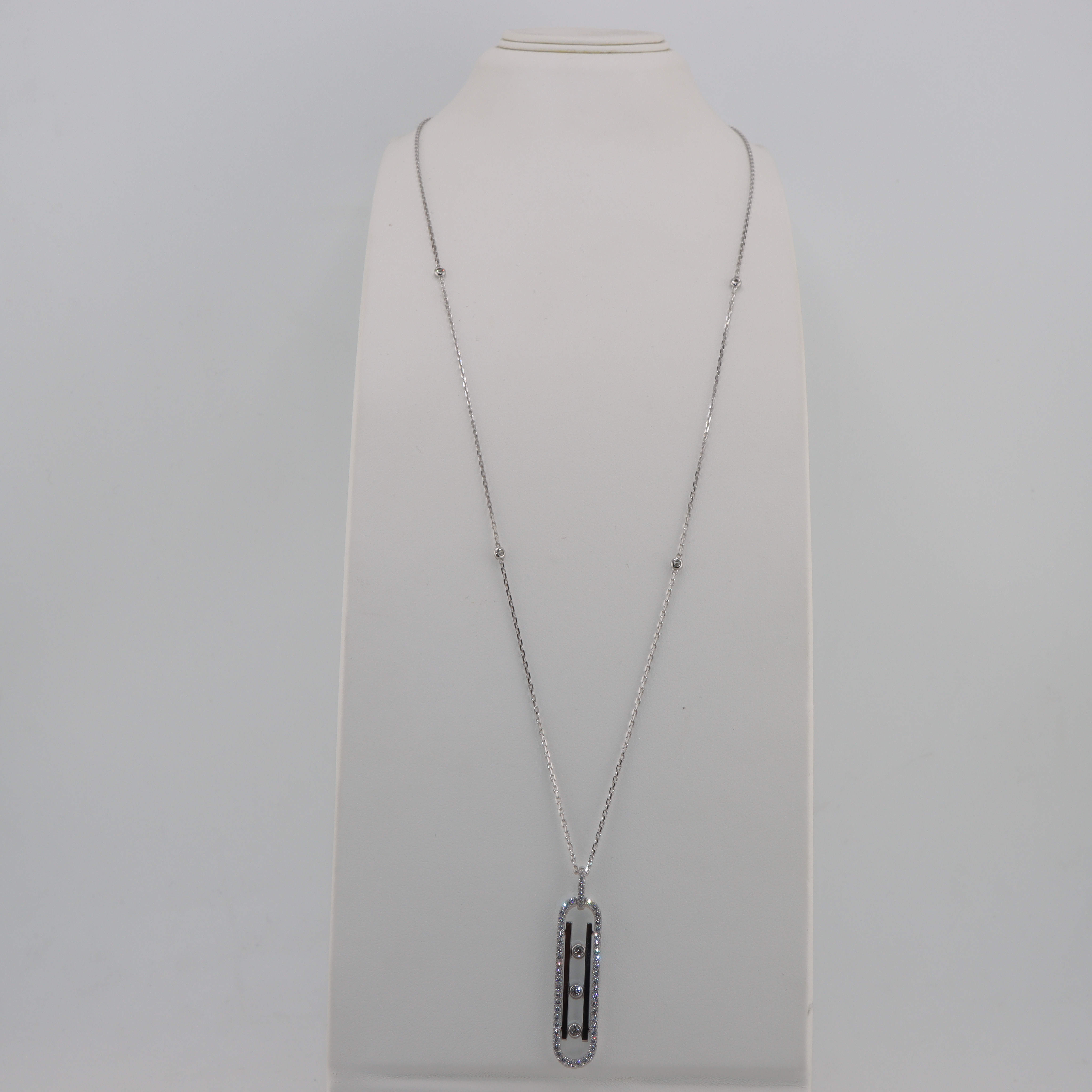 عقد ذهب أبيض 18