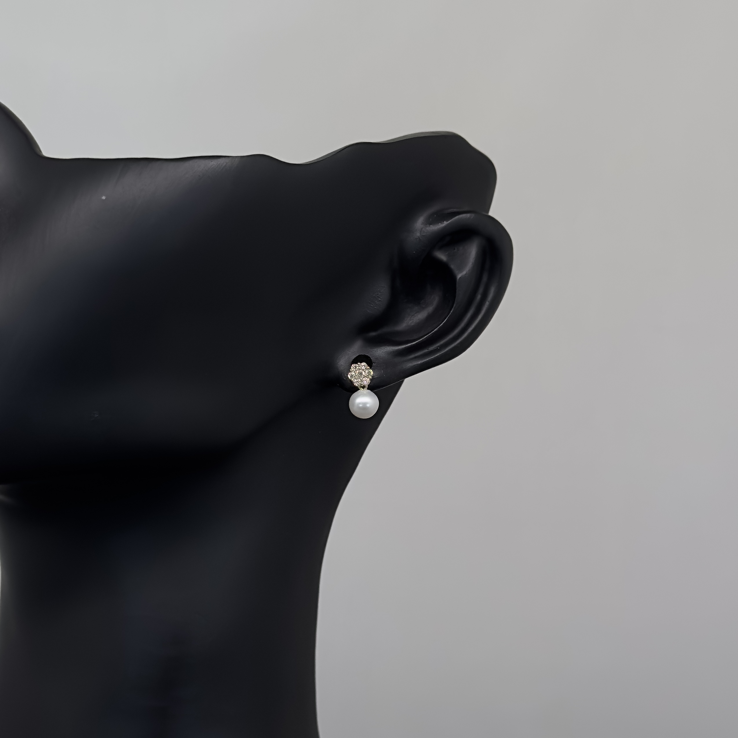 أُنثى – حلق وردة الذهب واللؤلؤ الناعم