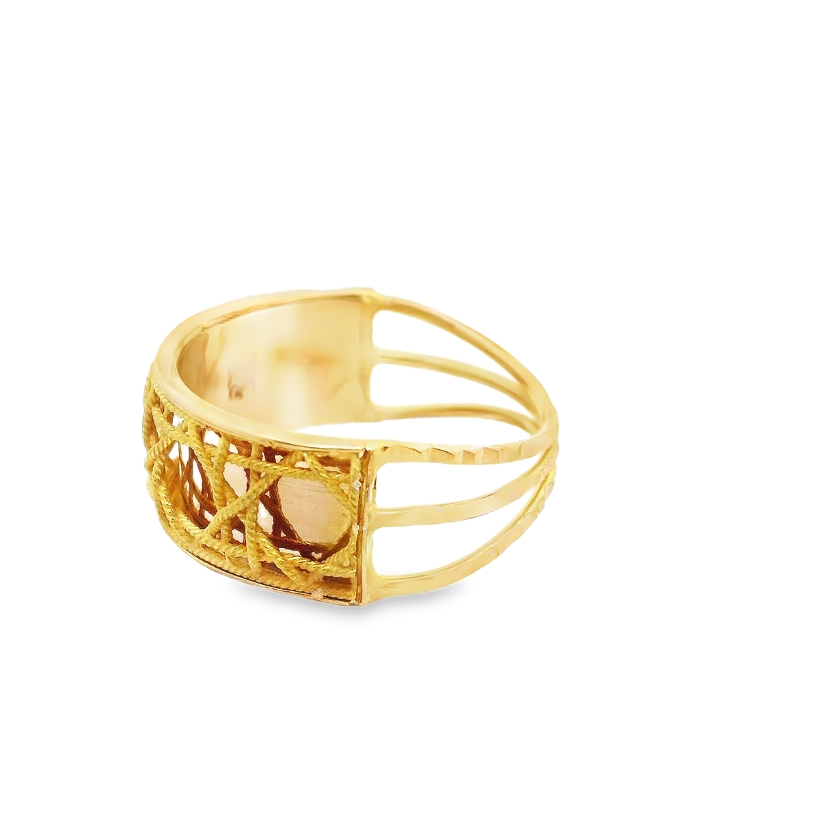 خاتم و سوارة واقفة ذهب بتصميم زخرفي فاخر