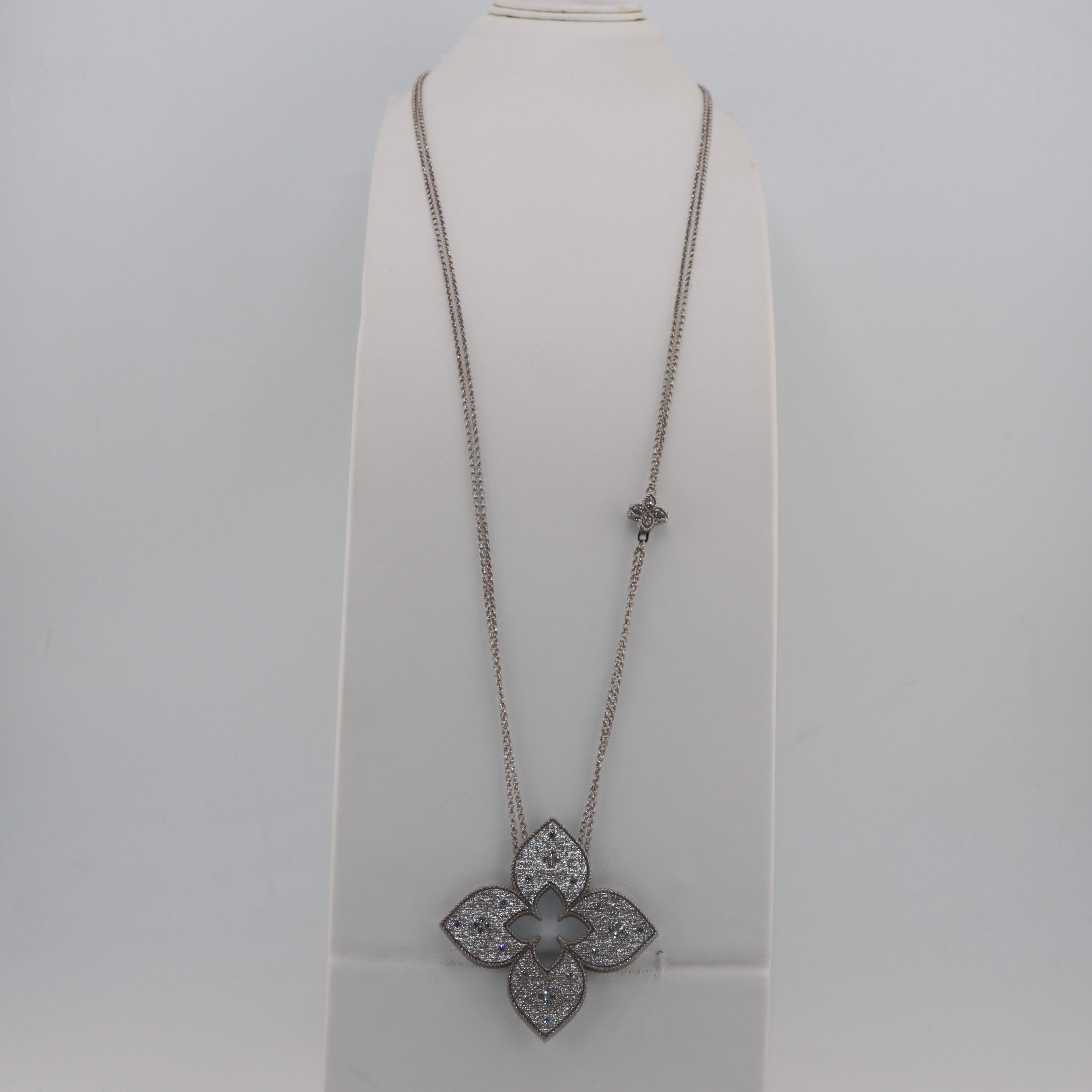 عقد ذهب أبيض 18