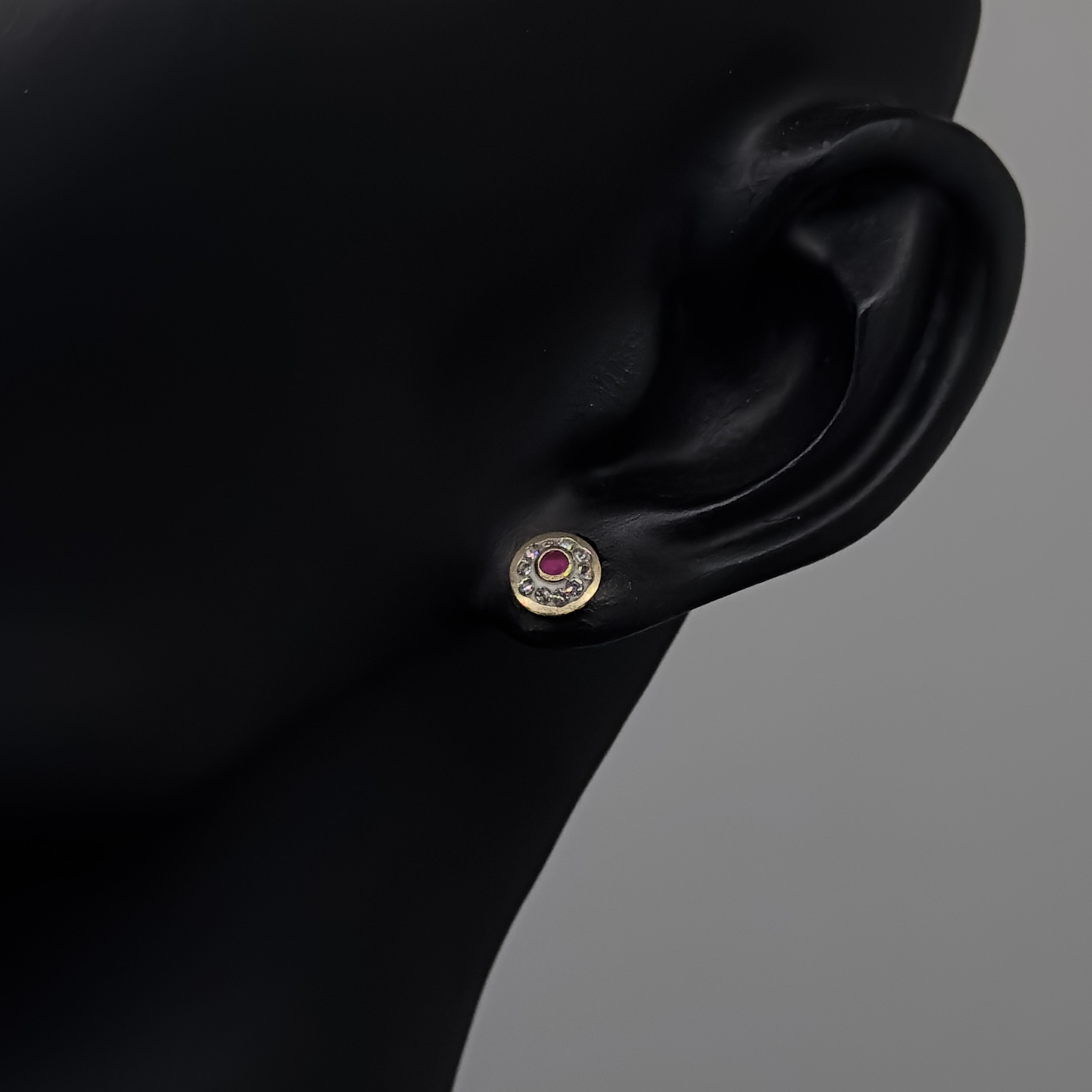 حلق ذهب طبي