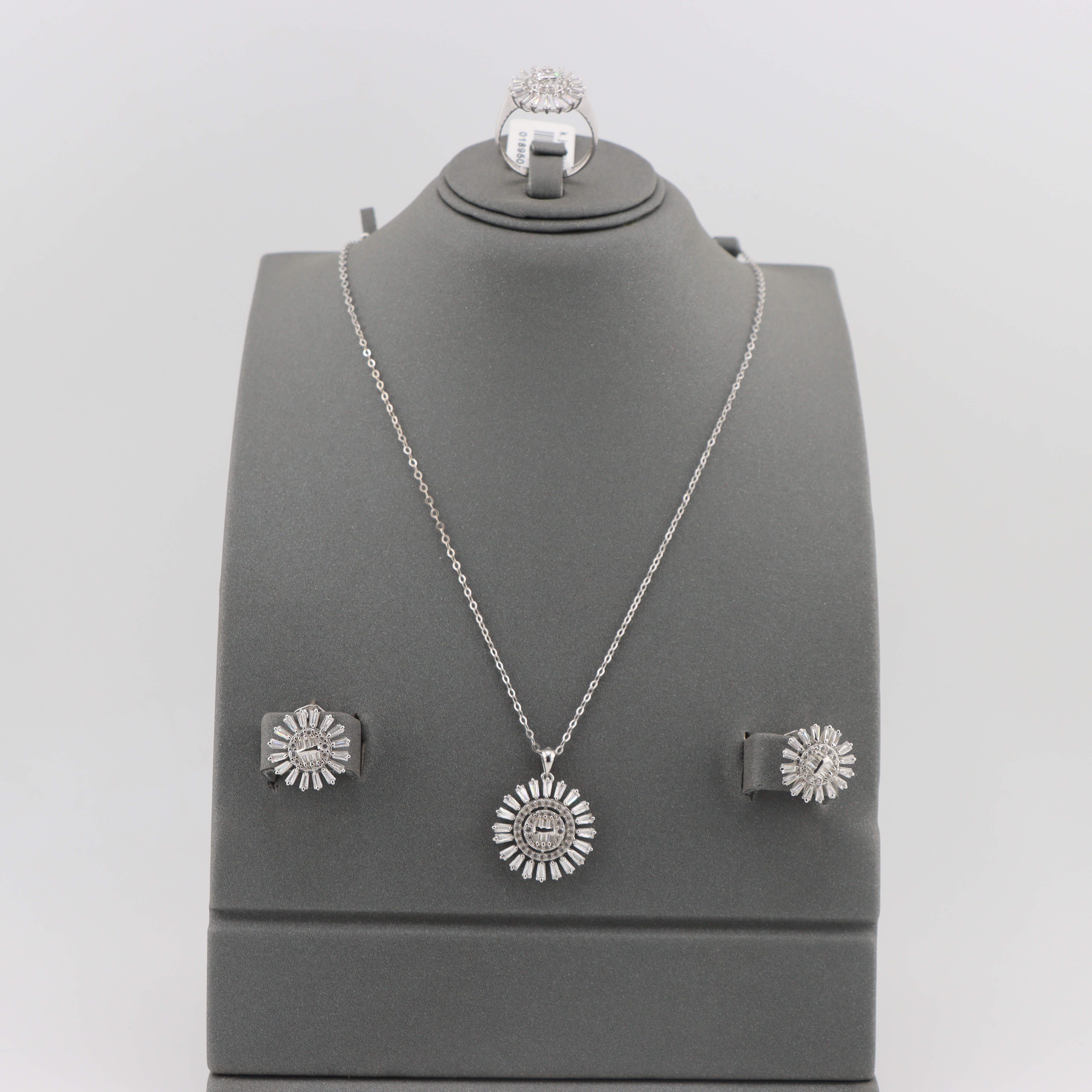 نص طقم أبيض 18 قيراط