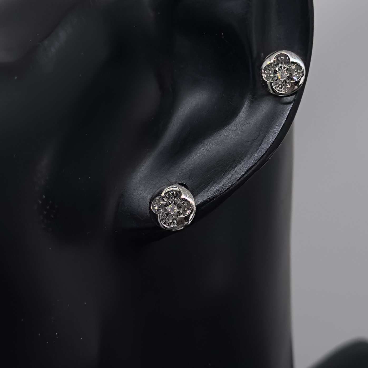 حلق الألماسة الراقصة