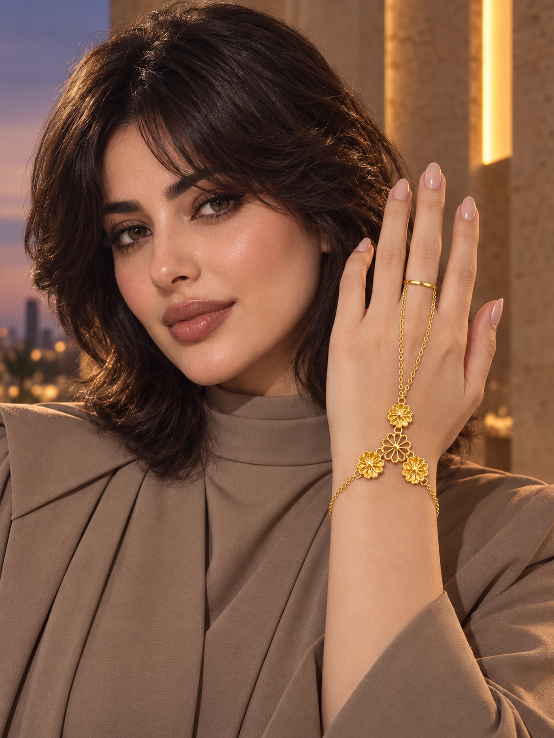21-karat gold hand weighing 3.1 grams