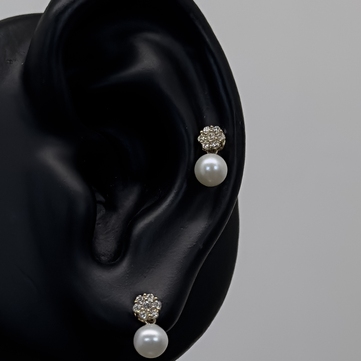 أُنثى – حلق وردة الذهب واللؤلؤ الناعم