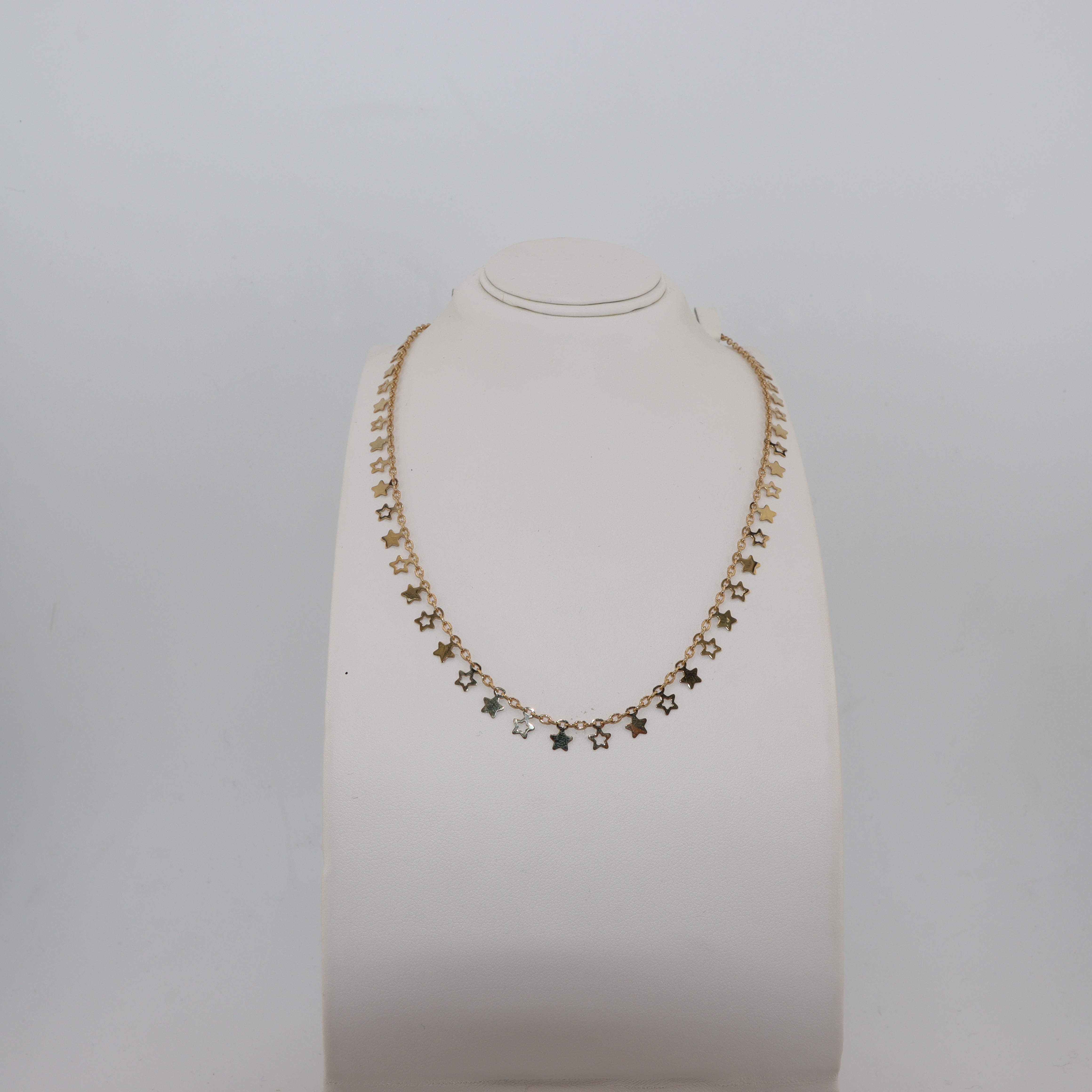 عقد ذهب عيار 18