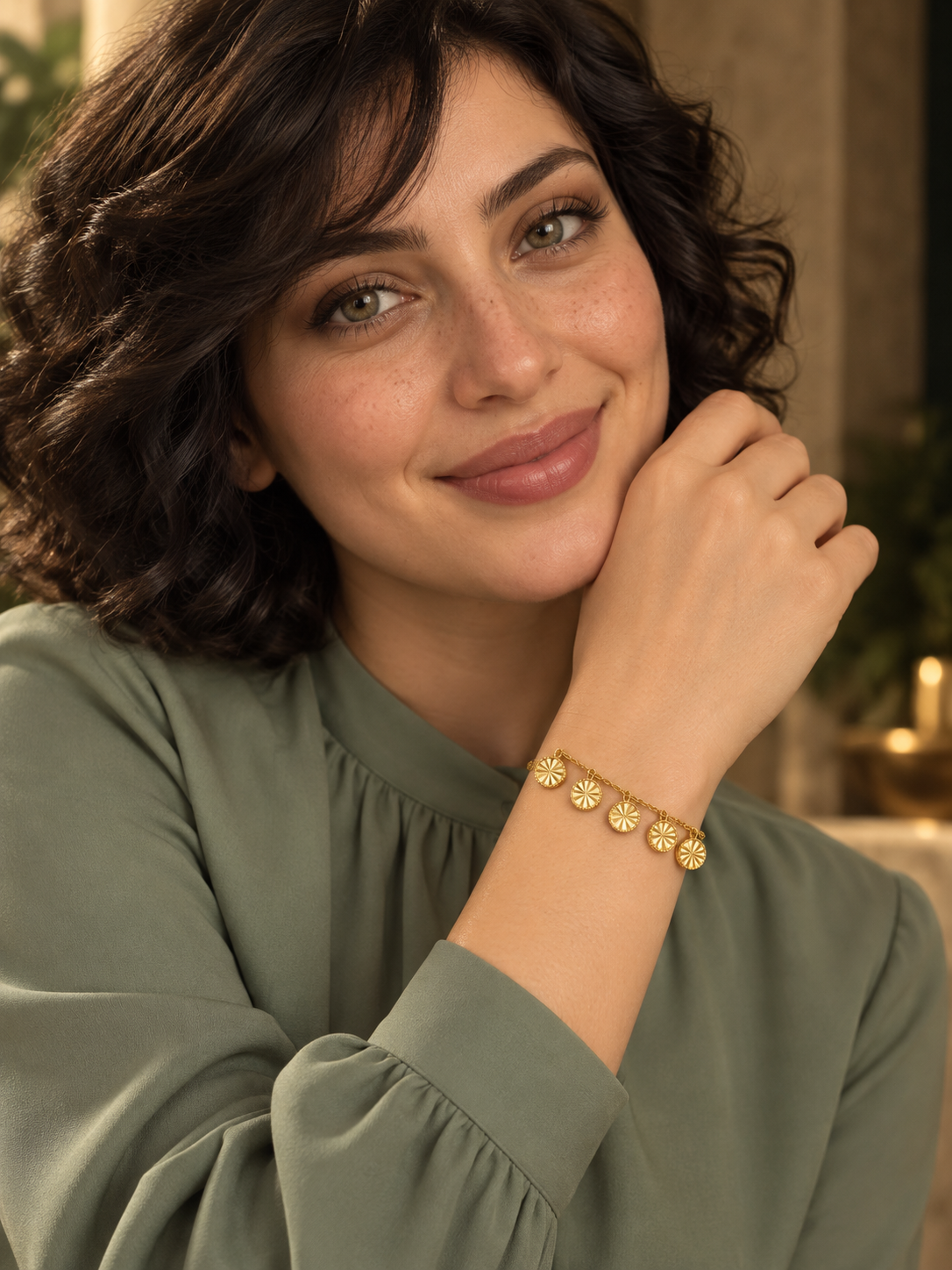 إسوارة ذهب ناعمة عيار 21 وزن 2.57 جم