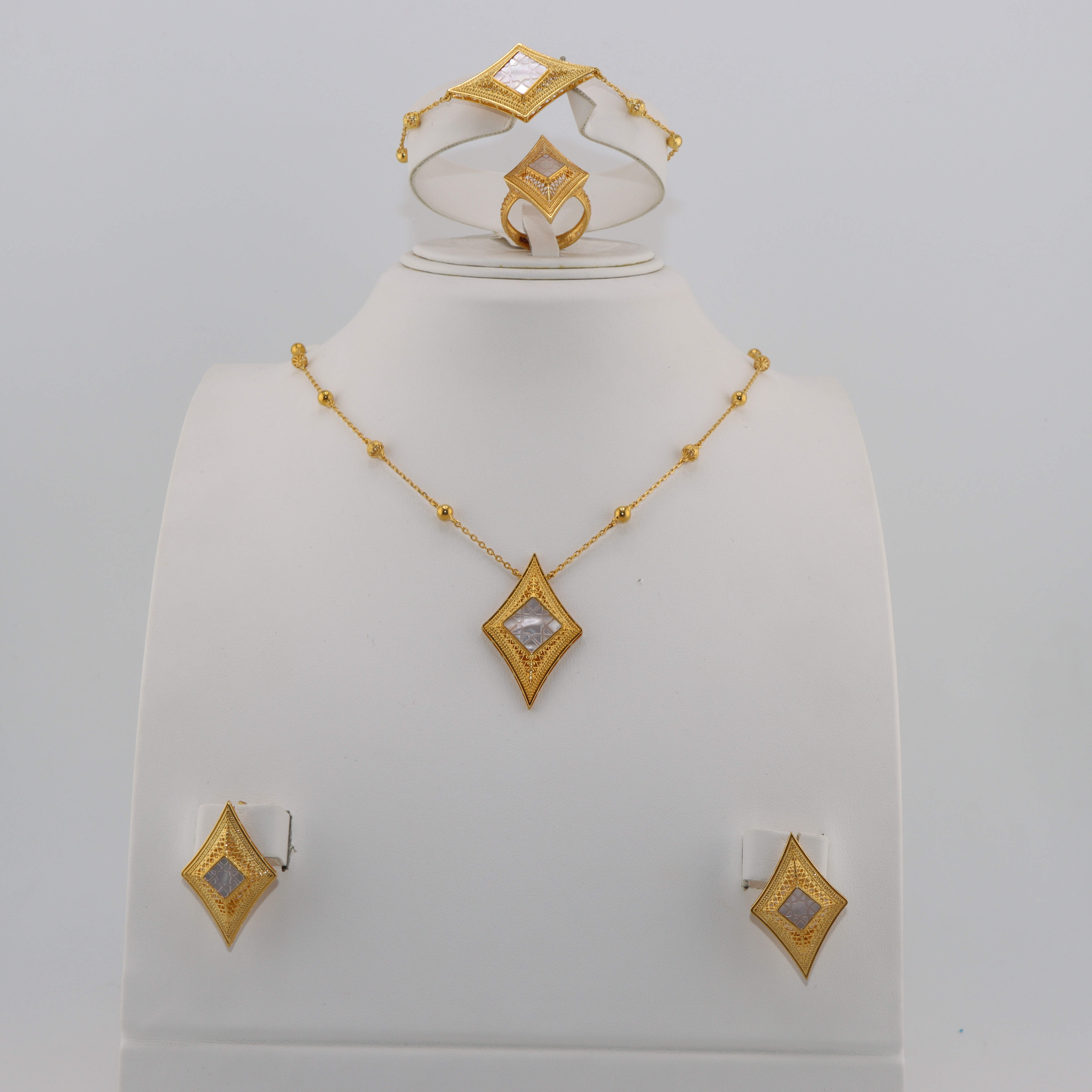 طقم ذهب عيار 21