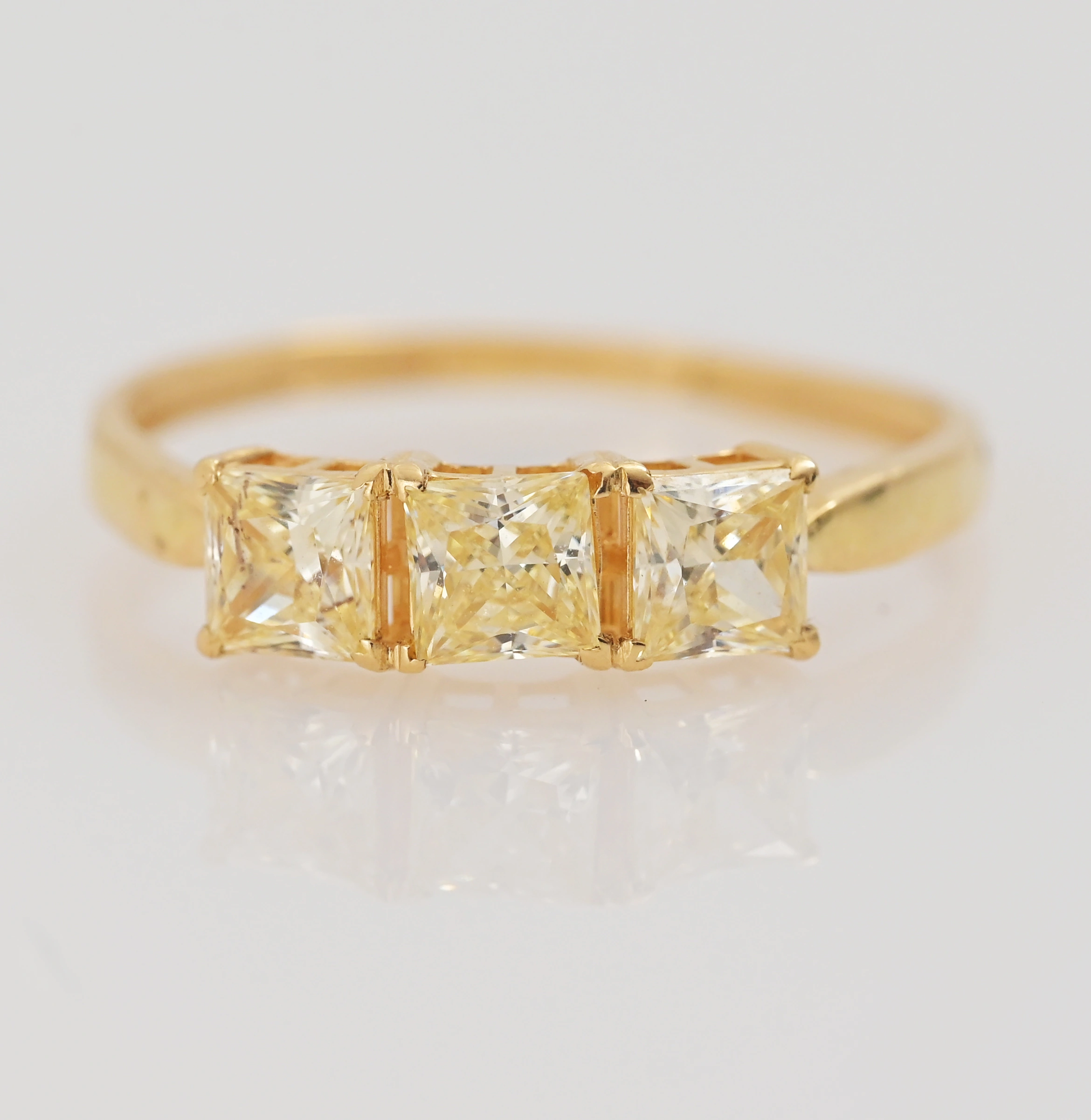 Gold ring "Princess" 18 karat