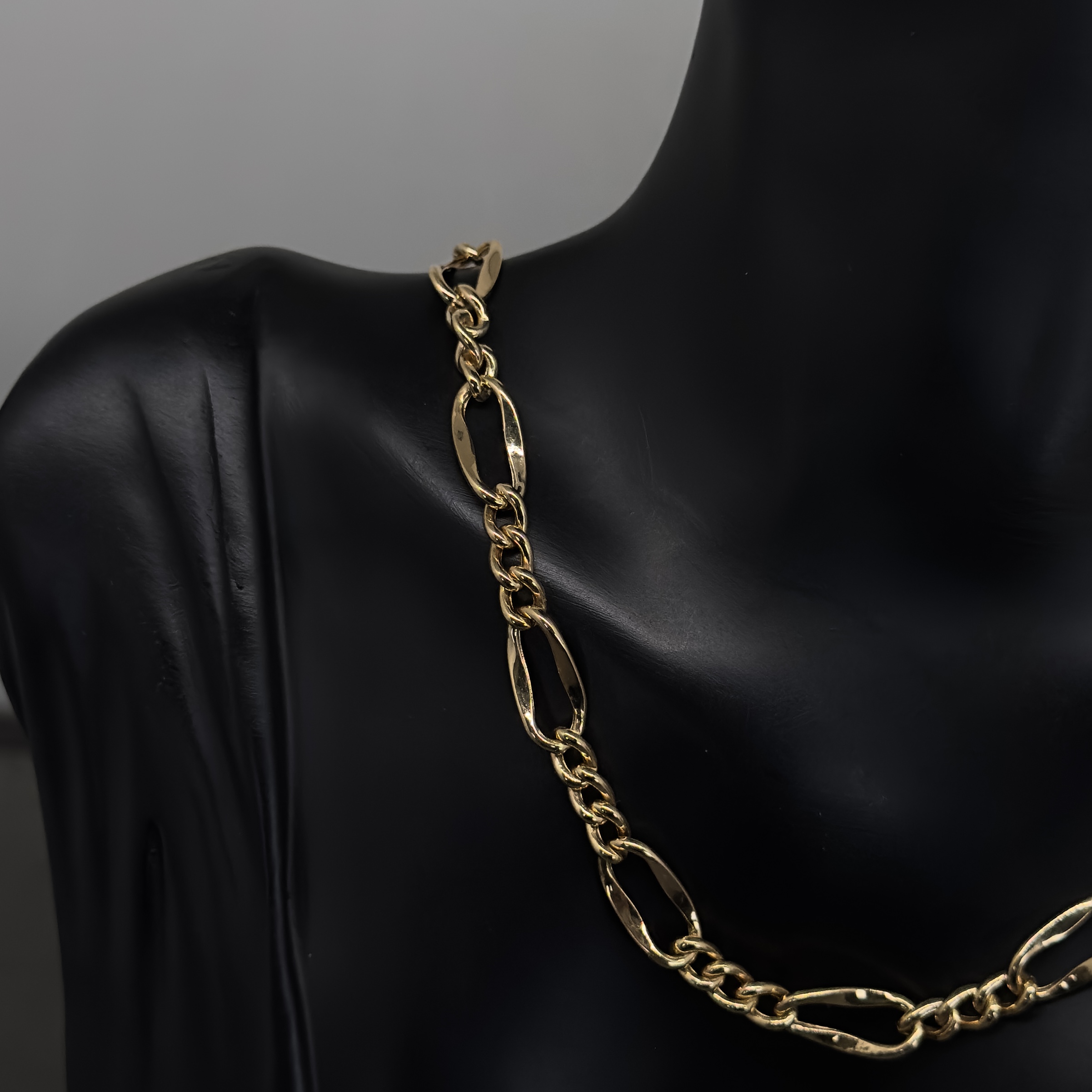 عقد جنزير ذهب